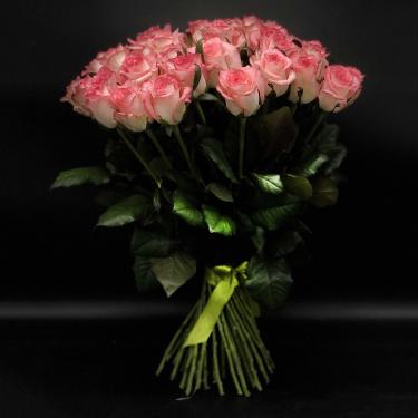 35 бело розовых роз 60 см