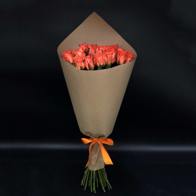 25 оранжевых роз в упаковке