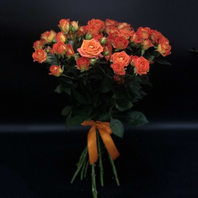 15 оранжевых кустовых роз 